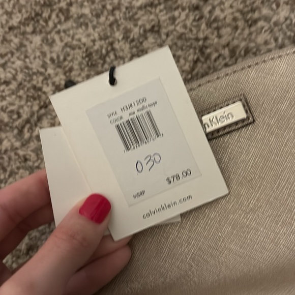 ✨NWT~Calvin Klein Leather Shimmer Cosmetic Bag✨ - Picture 6 of 6